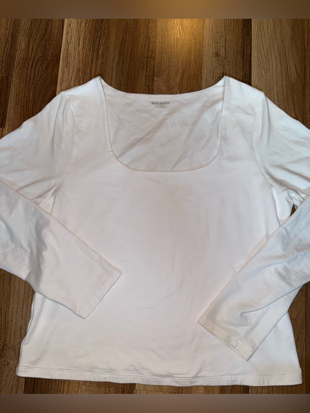 Old Navy White Women's Long-Sleeve Scoop Neck Tee